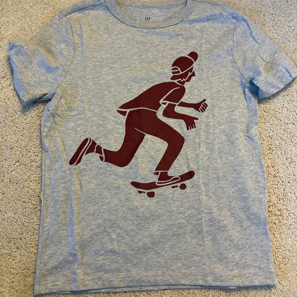 Gap Kids, Everyday T, NWOT, Gray with Skateboarder, Boys Medium